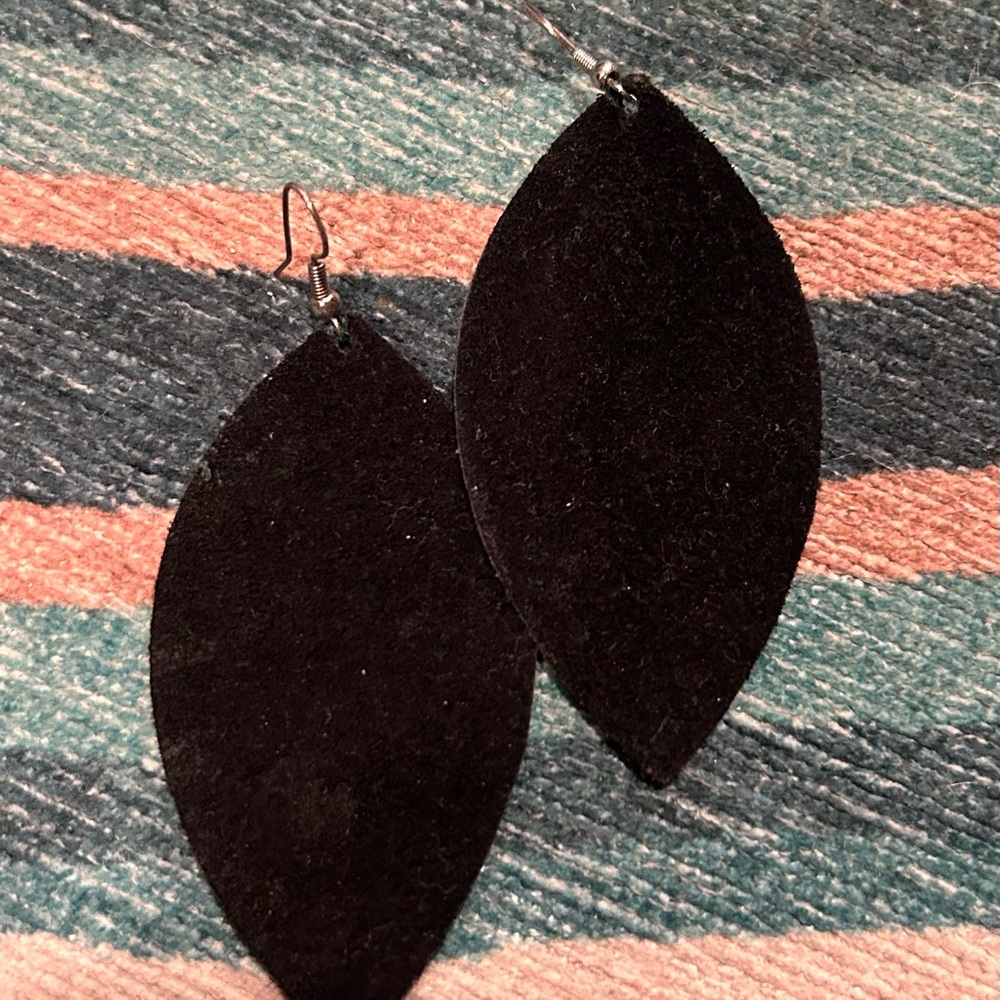 Chic Black Leaf Drop Earrings